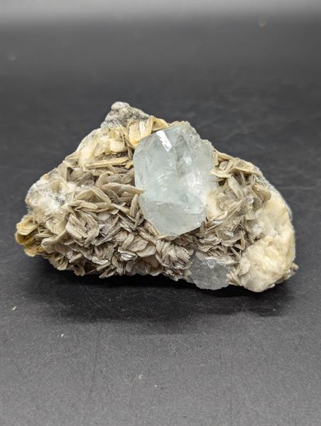 Beryl var. Aquamarine / Microcline / Muscovite