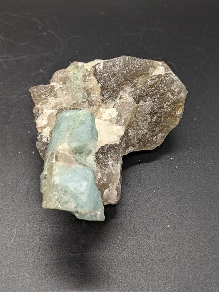 Beryl var. Aquamarine / Quartz