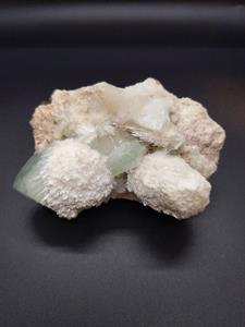 Fluorapophyllite-(K) / Okenite