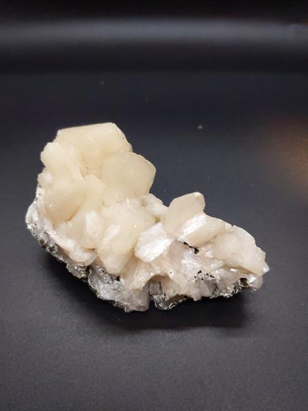 Dolomite / Heulandite