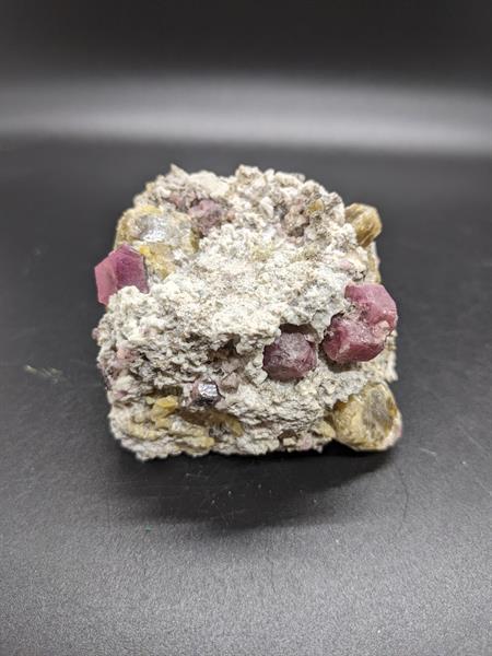 Garnet var. Grossular / Vesuvianite