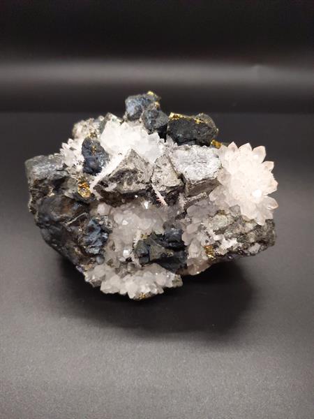 Quartz, Galena, Sphalerite, Cerrusite/Anglesite, Chalcopyrite