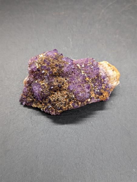 Quartz var. Amethyst / Hematite