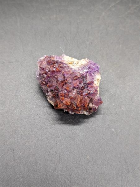 Quartz var. Amethyst / Hematite